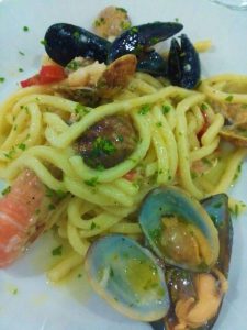Troccoli di pasta fresca allo scoglio